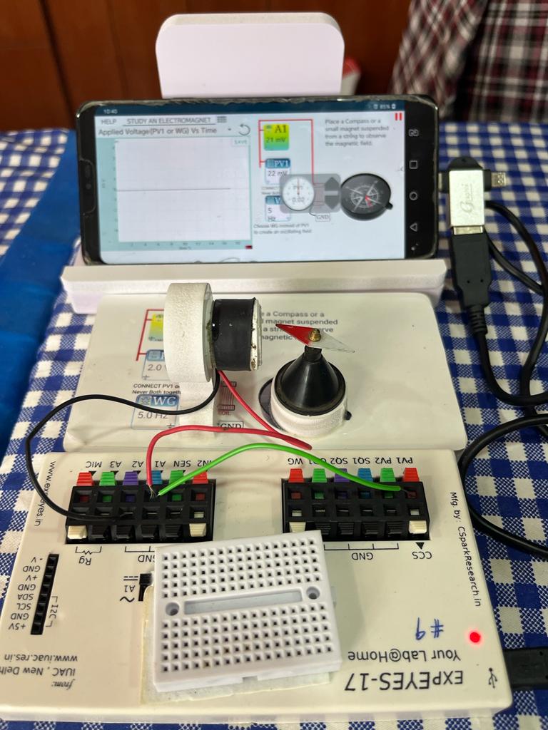 CSparkResearch's tweet photo. #expeyes17 devices on display at an exhibition by the state IT Mission @ Palakkad
Magnetic Induction by a dropped magnet, magnetic fields generated by a coil. https://t.co/n8W2UNqrhO