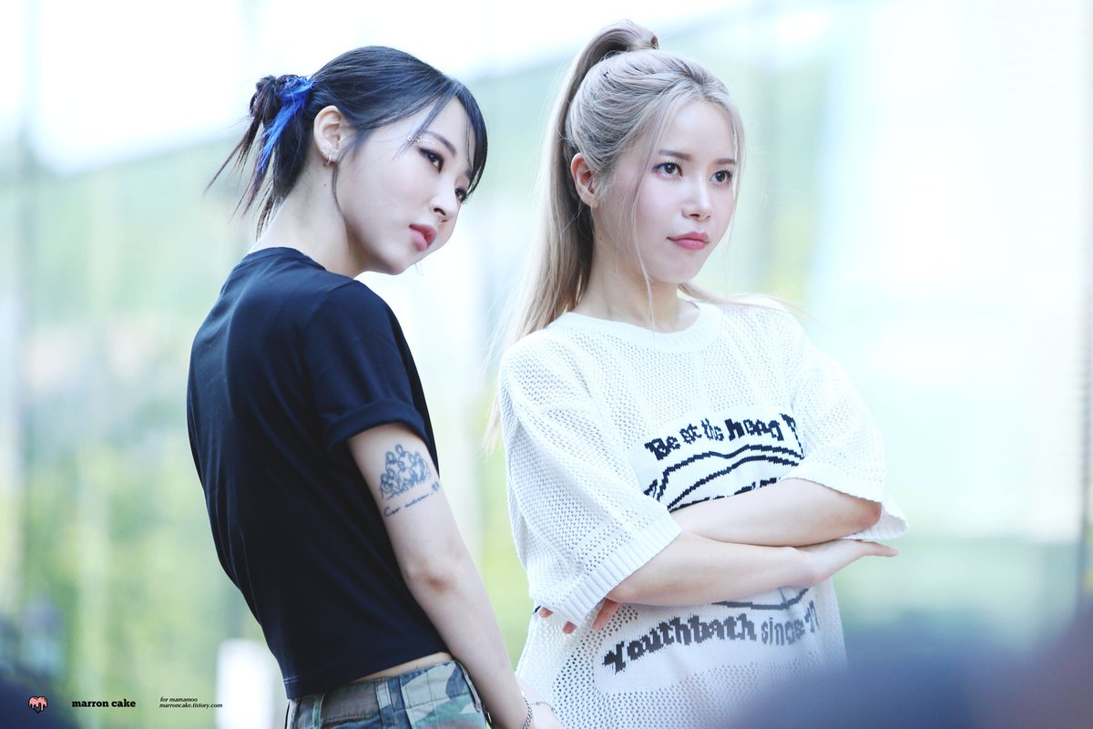 _marroncake's tweet photo. 230805 음중 미팬
Hey shy girl💛
Come on shy girl💙

#마마무 #솔라 #문별 https://t.co/lvFJB6ve1y