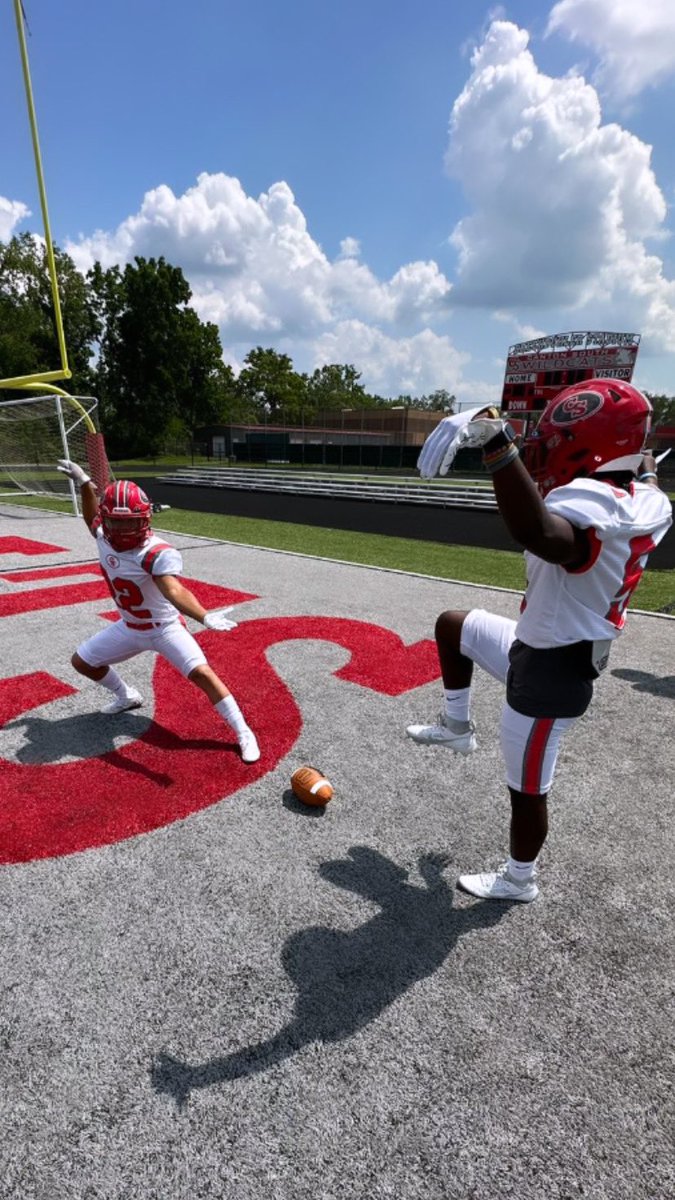 DrelynThomas's tweet photo. Media day was a success 🐾❤️#wildcatforlife #juniorszn @cantonsouthfb https://t.co/eVeI0Irmya