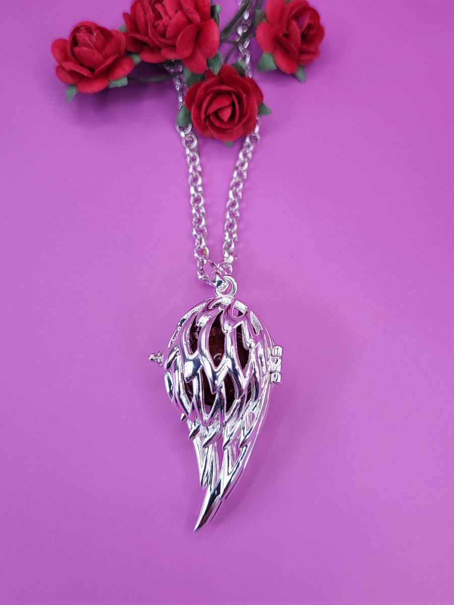 A Beautiful Angel Wing Cage Pendant which encases the infused ashes of a passed on loved one. Hair may also be infused. 
Now listed on my website 
sijewelleryireland.com/Forever-Angel-…
#cremationjewellery #memorialjewellery #comfortfromgrief #alwayswithyou #kildare