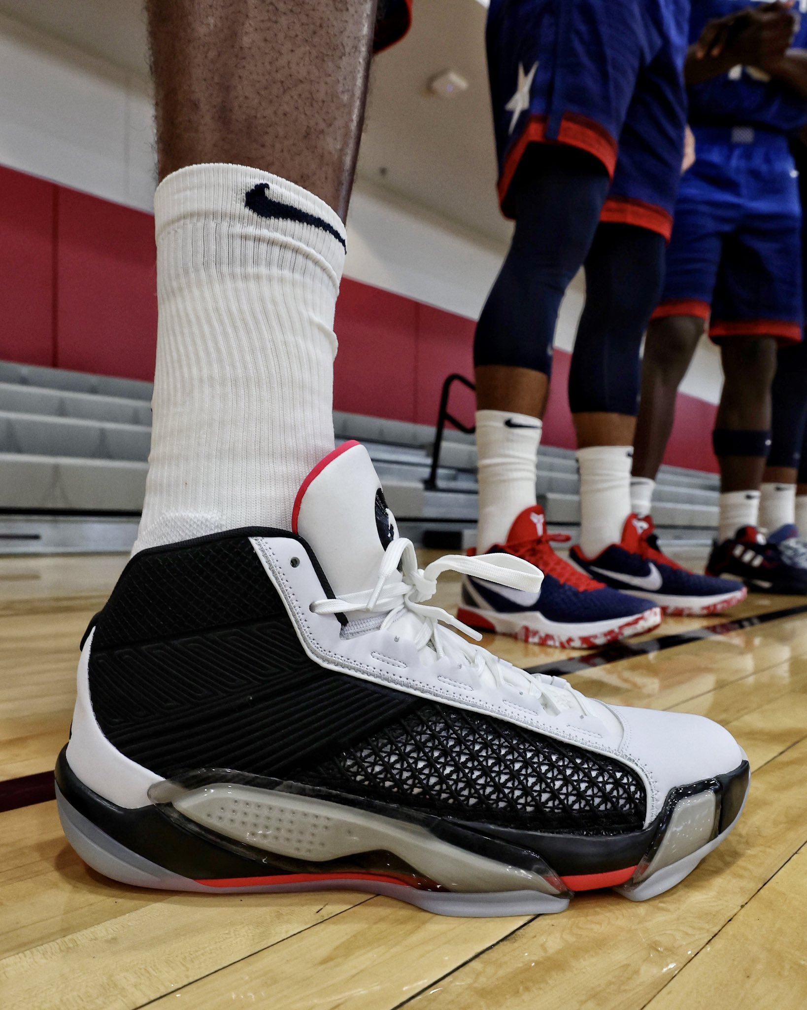 air jordan 32 on feet