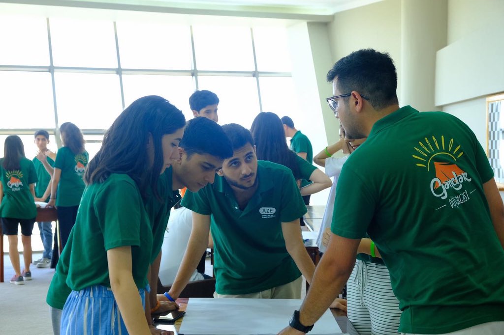 dvcpu's tweet photo. Güclü Startup komandası necə qurulmalıdır?🤔
Bu barədə “Yeni Nəsil 2.0” layihəsinin qalibi və məzunu Səfiyyə Babazadə ilə öyrədici seminar keçirdik.
#AZEyouth #DVC #YouthInc #GənclərDüşərgəsi #Startup #Bootcamp https://t.co/bEjKURWNLF