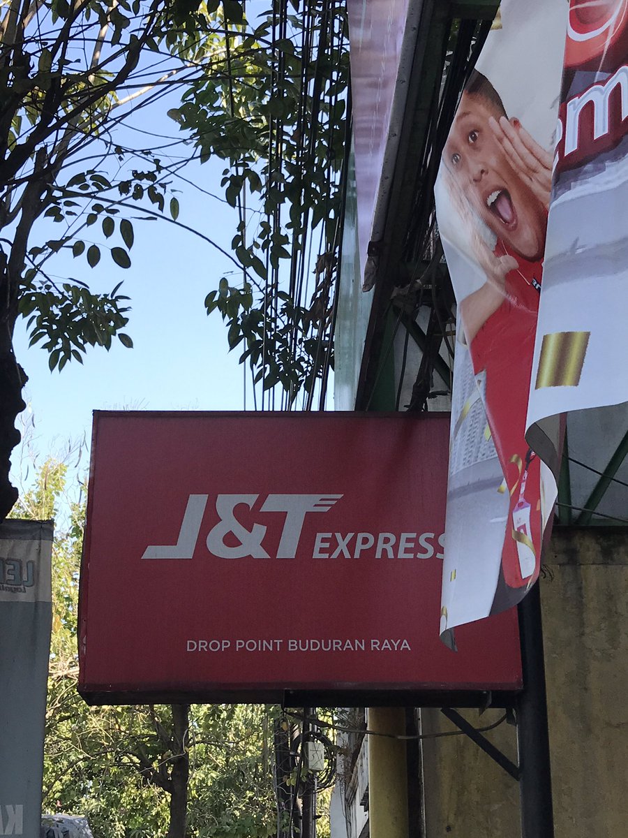 putriylestari's tweet photo. Dear @jntexpressid tolong dong cabang ini diperbaiki lagi pelayanannya. Sudah beberapa kali di kecewakan sama resepsionisnya. Masa nerima pelanggan kok jutek. Tolong di jadikan pembelajaran. Saya sudah males ke cabang ini padahal deket. Tp liat pelayanannya, uda masuk blacklist ! https://t.co/SsKvuMqjz5