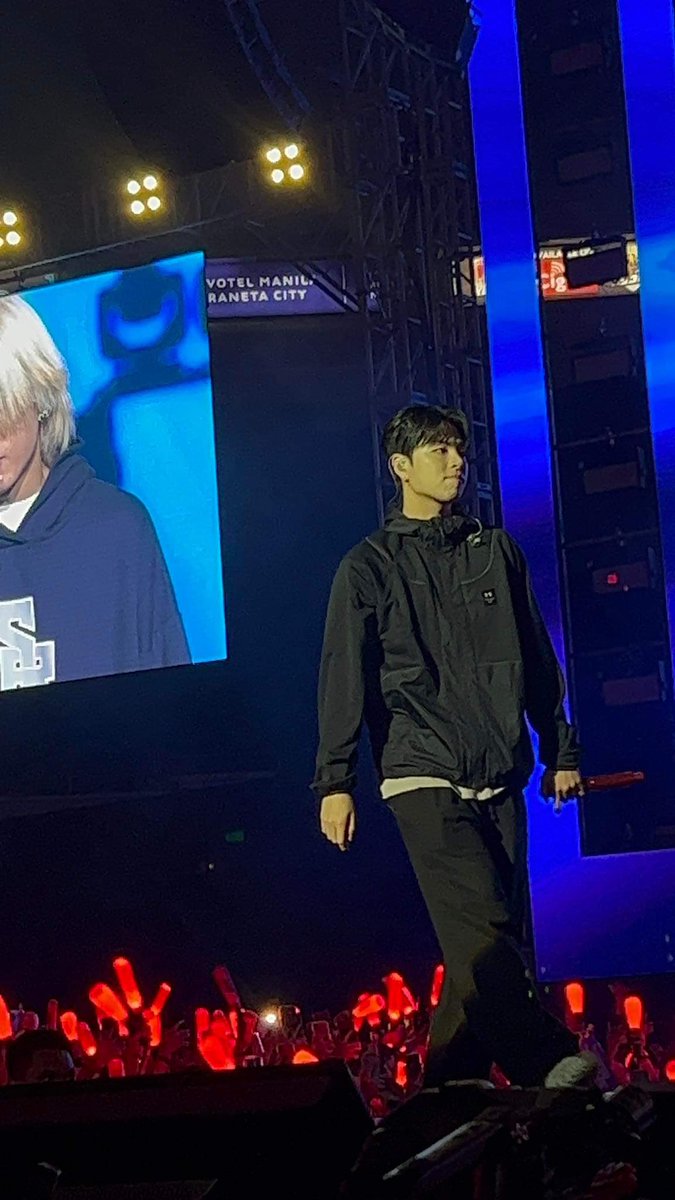 Junhoe_PH's tweet photo. @tkwpcnfak IS WEARING OUR GIFT! The Under Armour jacket!🥹🥹🥹

Thank you Junhoe! 🥹😭

TAKE OFF WITH iKON
#JUNHOE #구준회 #iKON_TAKEOFFinMANILA https://t.co/jrdVWN7KBn