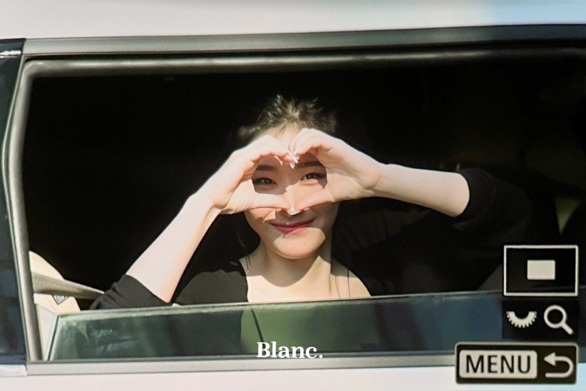 blanc_lcr's tweet photo. 230805 수고했오🤍
#ITZY  #있지 #CHAERYEONG #채령 https://t.co/ER5JtfYpAE
