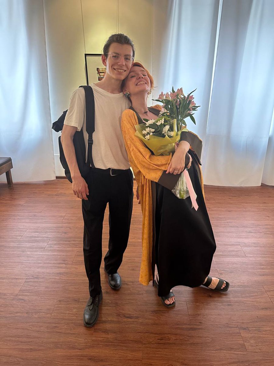 unefilleKay's tweet photo. девочки я два дня назад открыла свою официальную большую персональную выставку....... всех зову в Новосибирске в цк19 до 10 сентября..... https://t.co/8HKvLFIgW8