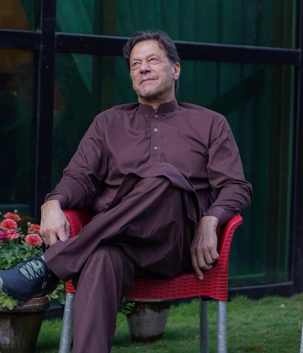 chabdiali99's tweet photo. اسے ضد تھی جھکاؤ سر 

تبھی دستار بخشوں گا

#ImranKhan 
#دلاور_کی_جانبداری_نامنظور 
#BehindYouSkipper https://t.co/8nKBtuN1kJ