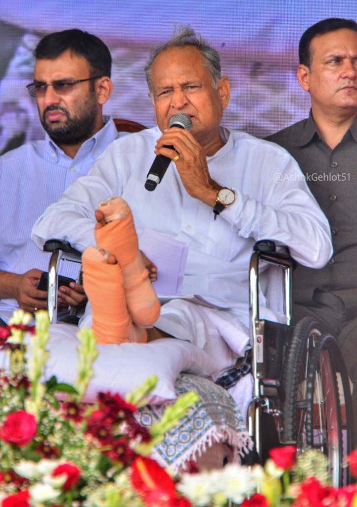 ashokgehlot51's tweet photo. सात खेलों के सप्तरंग
ओलंपिक का शुभारंभ

आज सवाई मानसिंह स्टेडियम में खेलप्रेमियों के बहुप्रतीक्षित राजीव गांधी ग्रामीण एवं शहरी ओलंपिक 2023 का शुभारंभ किया।

गांव व शहरों में आयोजित खेल के इस महोत्सव के प्रतिभागी बनकर अपनी प्रतिभा को उचित मंच दें। बधाई व शुभकामनाएं।

#खेलेगा_राजस्थान_जीतेगा_राजस्थान
#RajasthanOlympics2023