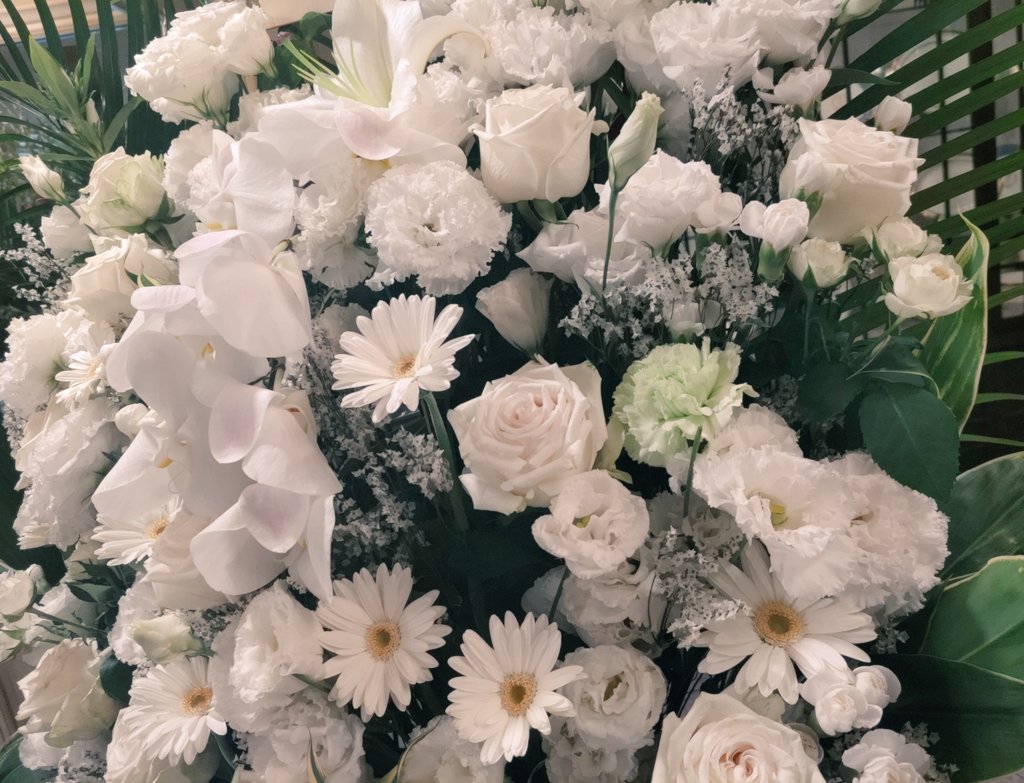 fujimo1126's tweet photo. パーティ会場に飾られてたお花 https://t.co/0pBNUQIHep