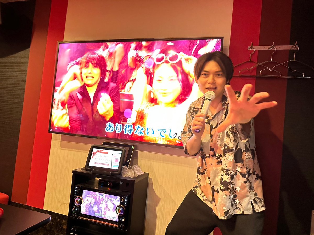 YosukeYou's tweet photo. 【今すぐカラオケに行こう】
#ついてnothing
がカラオケ本人映像で歌えるように
なっていたよ!!
出演者の皆様!!
たまんねえなこのMV!
是非DAM で歌いにいって
ツイートしてくれ!
うおおおお!!!!
#岸洋佑
#POPYOU https://t.co/vRdPeZSxLt