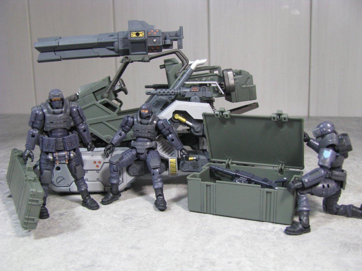 LittleMecha's tweet photo. Before fight together...
Left to rights - sniper, driver, gunner.
#hexagear #kotobukiya #コトブキヤ #壽屋 #ヘキサギア #polishbuilder #plamo #plastickit #plasticmodel #plasticmodelkit #plasticmodelkits #modelkit #plamocommunity #plamobuilder https://t.co/bRad6Bilxa