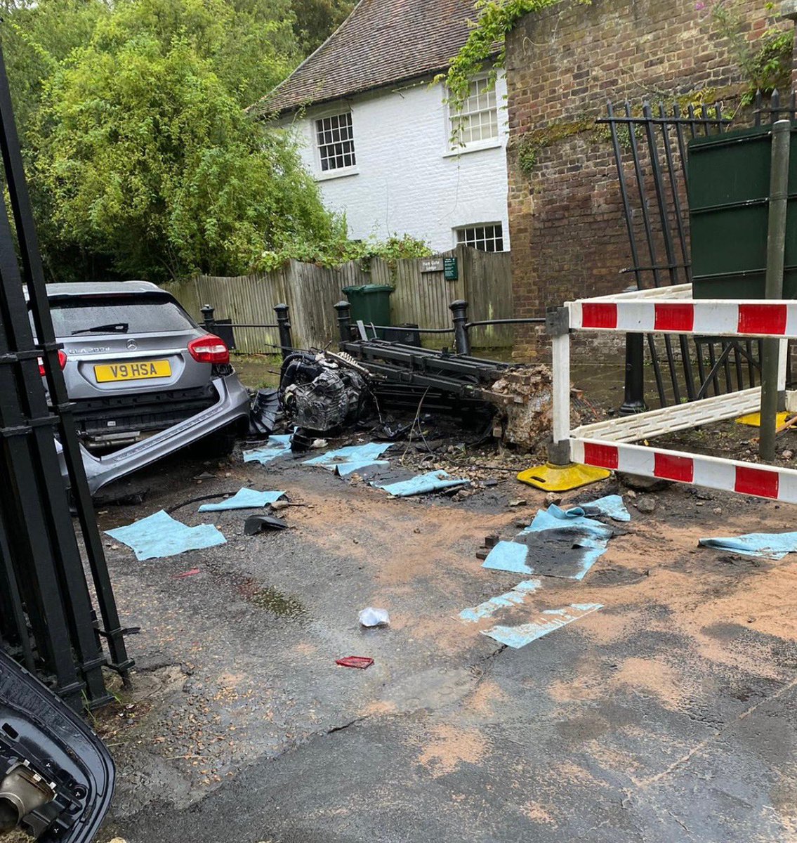 Ham Gate, Richmond Park. So much for 20mph. And to think <a href="/theroyalparks/">The Royal Parks</a> continue to ban e-scooters for undermining the ambience of the green spaces. Ban cars from this nature reserve. <a href="/MPSRoyal_Parks/">Royal Parks Police</a>