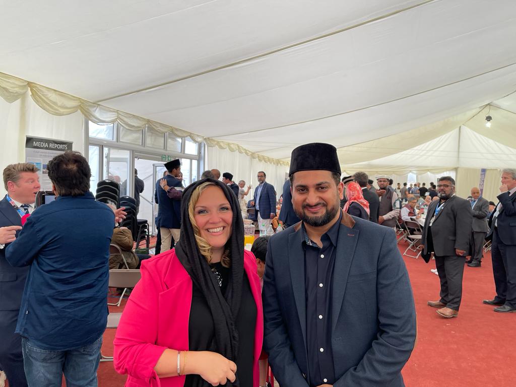 JQamarOfficial's tweet photo. An absolute privilege to meet with the esteemed Canadian Member of Parliament for London-Fanshawe, @LMathys, at the remarkable @JalsaSalanaUK -the largest Muslim gathering in the UK! Engaging conversations filled with insights, all amidst a celebration of unity, peace, and love! https://t.co/O3hMeGPbRH