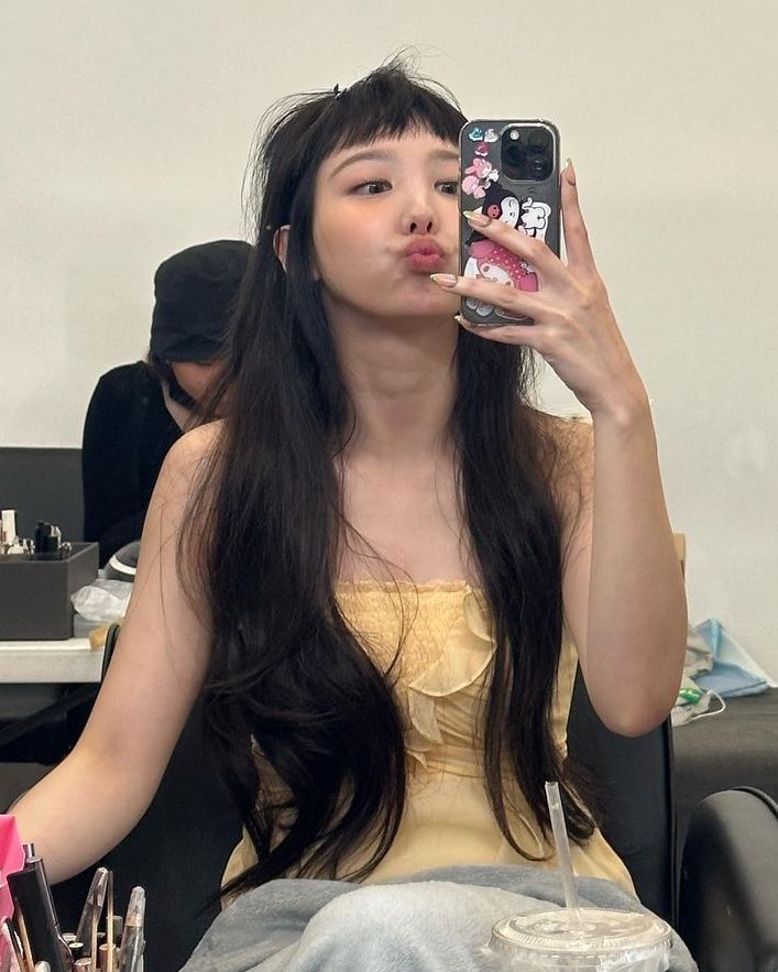 imnayeonarchive's tweet photo. 💛 https://t.co/jynukF3R1B