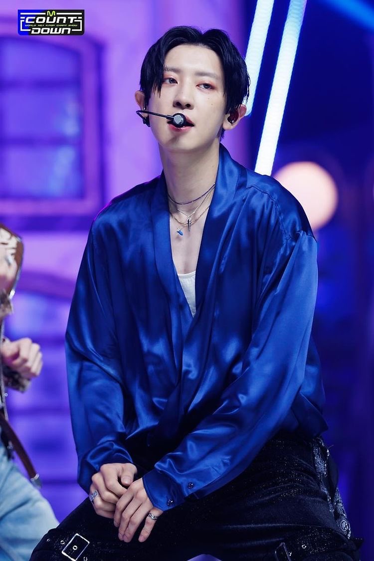 hotvscuteyeol's tweet photo. fire                                                ice https://t.co/65tjA63iM7