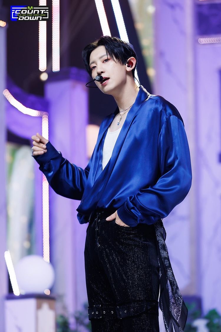 hotvscuteyeol's tweet photo. fire                                                ice https://t.co/65tjA63iM7