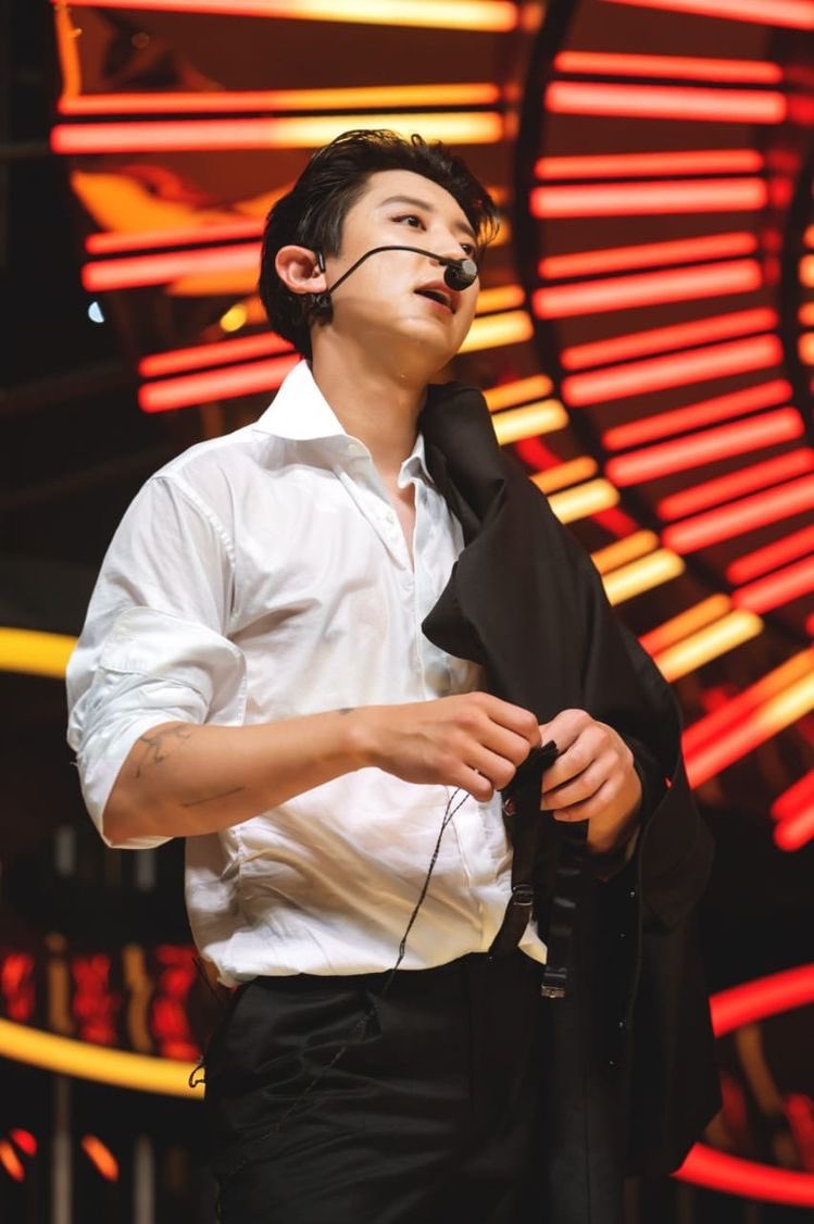 hotvscuteyeol's tweet photo. fire                                                ice https://t.co/65tjA63iM7