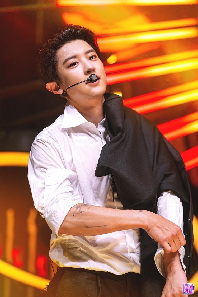 hotvscuteyeol's tweet photo. fire                                                ice https://t.co/65tjA63iM7
