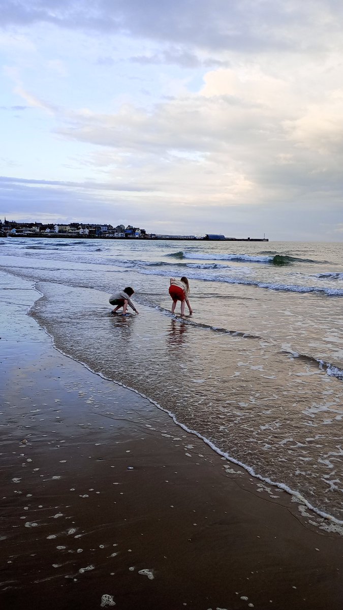 So we made it to Bridlington!!!

First thoughts are that Yorkshire lives up to many of the positive stereotypes.

People are really friendly, helpful and generous!

Now can we have some sun please??

#summerholidays