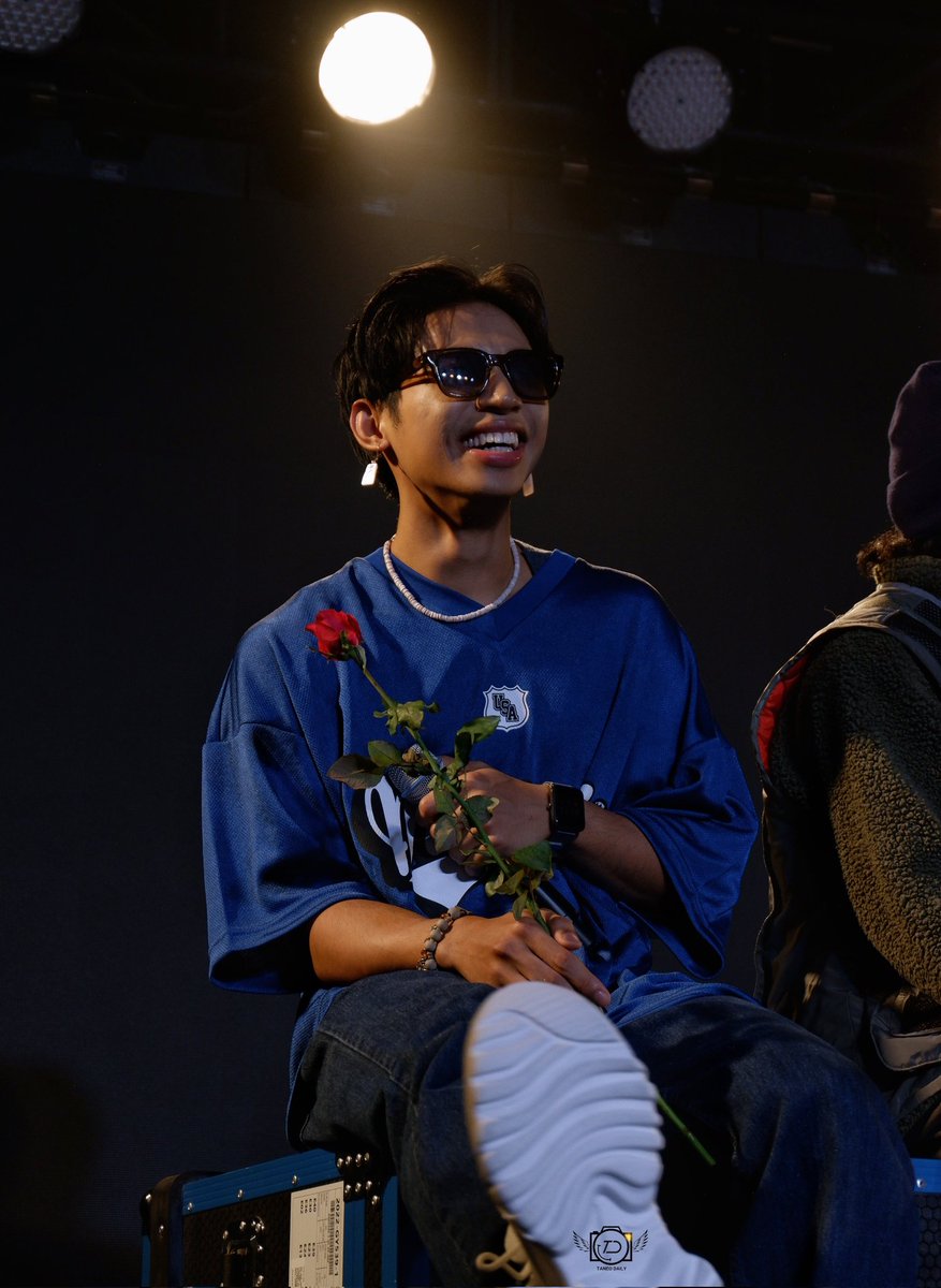 #ALAMAT_TANEO 
Walang Hanggan' solo teaser photo nakangiti version

WalangHanggan SoloTeaserPhoto
#ALAMATWalangHanggan