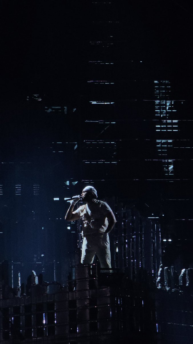 juliaablchrd's tweet photo. best concert of my entire lifeee🥹🥹 #TheWeekndBordeaux #TheWeeknd #concert #AfterHoursTilDawnTour #TheWeekndConcert https://t.co/i4poPeh4Ac