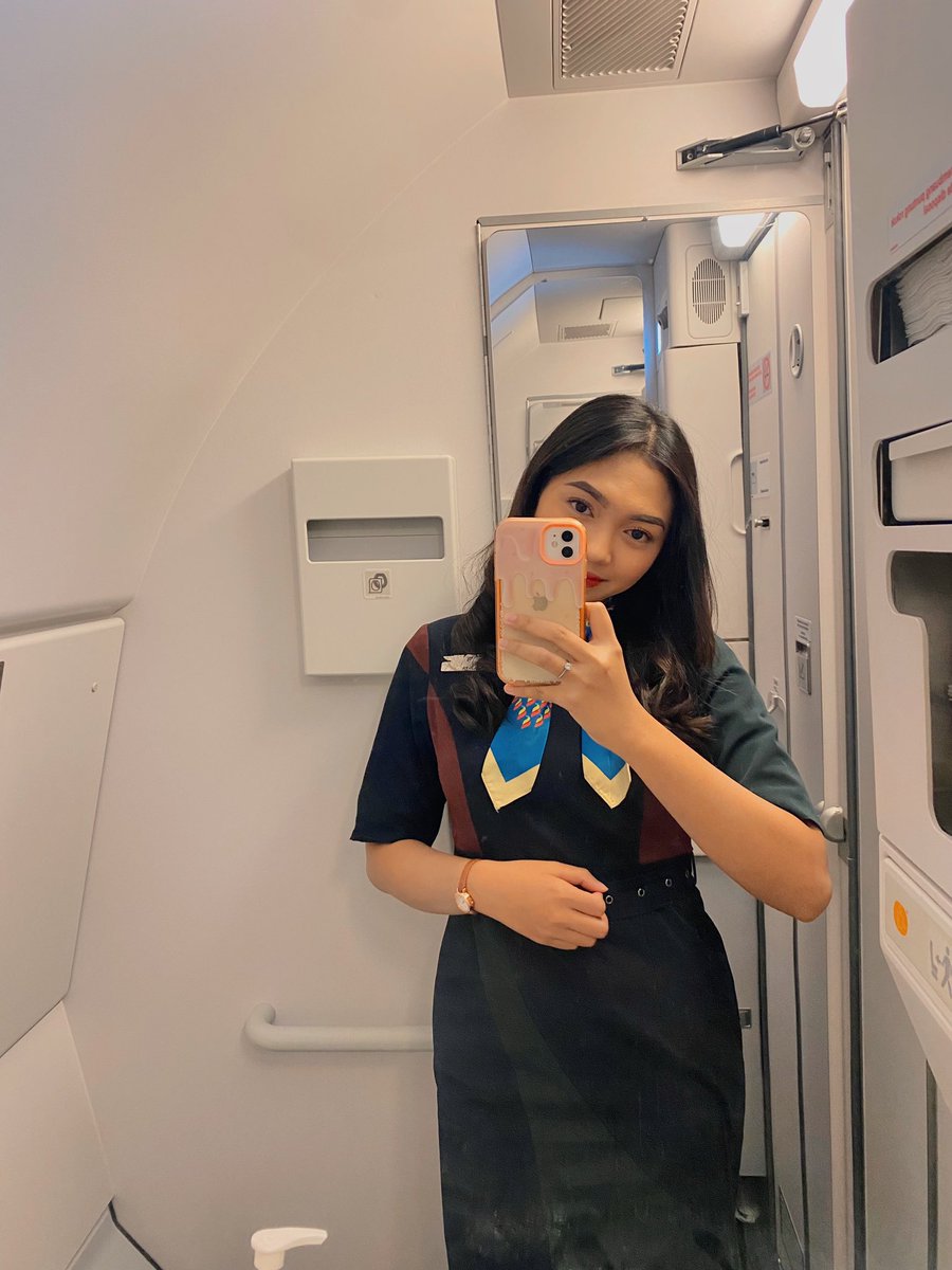 anggitannnnn's tweet photo. Lavatory selfi ✅ https://t.co/qSRhzp6Psg