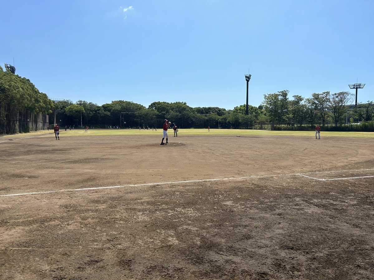 本日、勝つと他チームの結果次第で決勝トーナメント進出が決まる大事な試合。
失点数が鍵になる中5-0と完璧な結果に！

他チームの本日の結果を踏まえると、6チームリーグ戦で2勝2敗1分で2位通過で決勝トーナメント進出っぽいです。

4チームが2勝2敗1分と並んだ接戦のリーグ戦を見たことないです(笑)