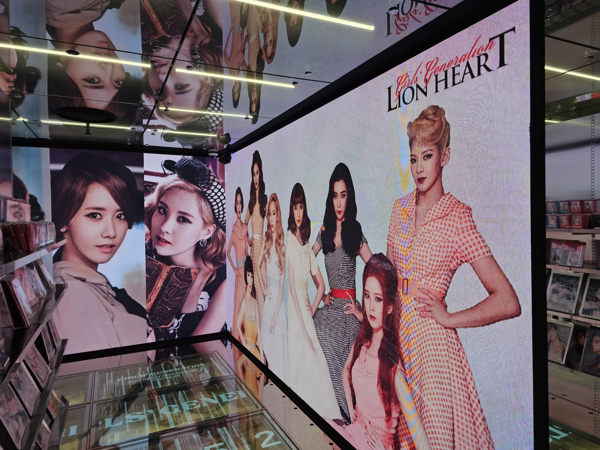 itnw0628's tweet photo. Happy 16th Anniversary #SNSD #16thWithGG #KWANGYA_SEOUL https://t.co/mmjFuVVuhO