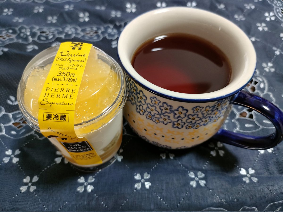 teaandbook0827's tweet photo. 嬉しい休日午後ティー
本日はディンブラ
爽やかな渋みにスプーンが止まらない
#茶好連 https://t.co/bvA1DqLb2p