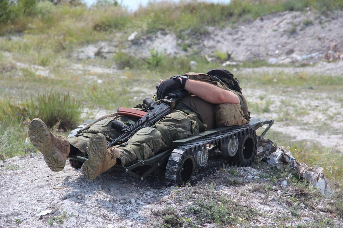 ⚡️🇺🇦Ukrainian military 125 Territorial Defense Brigade uses a remote-controlled drone to evacuate the wounded from the battlefield The machine is capable of transporting cargo weighing up to 150 kilograms. It is controlled by a remote control with a range of about 50 meters and…