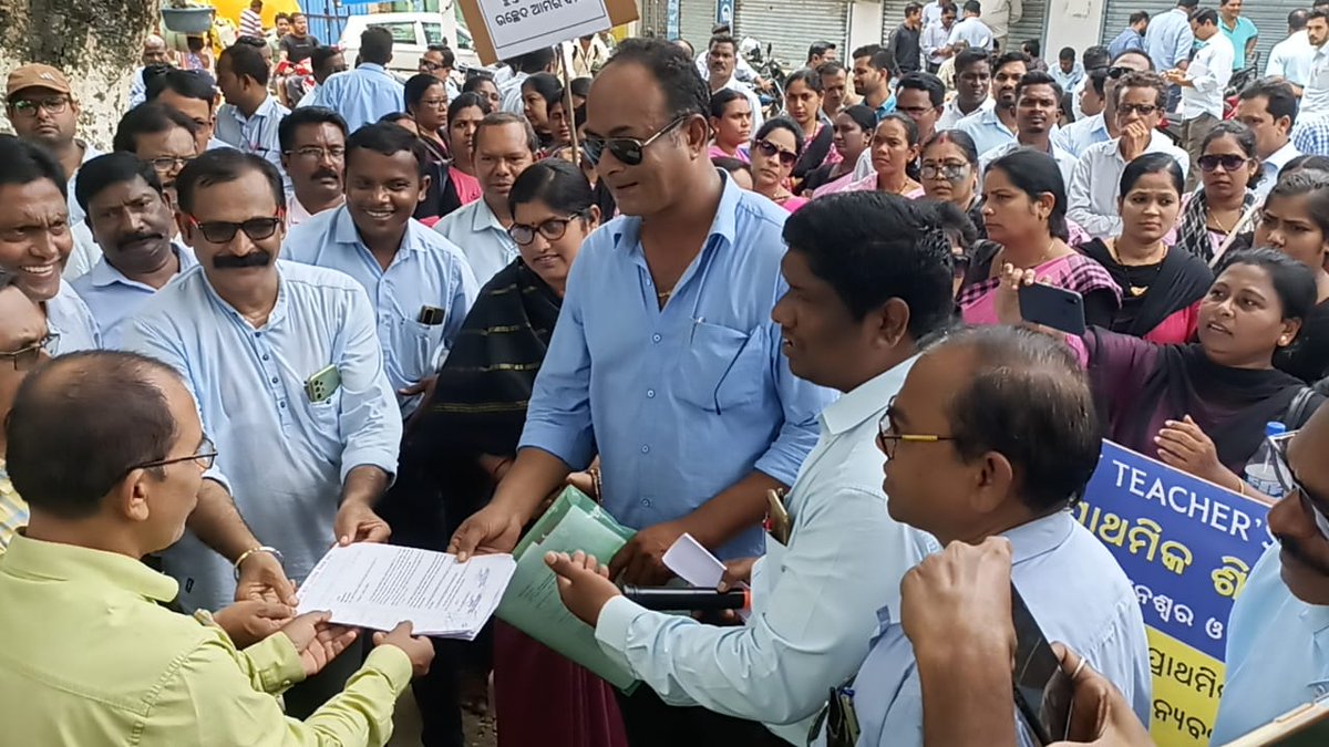 tirupati_meher's tweet photo. #Abolishcontractactual system for junior teacher #4200grade pay https://t.co/kFJhH3iRL6