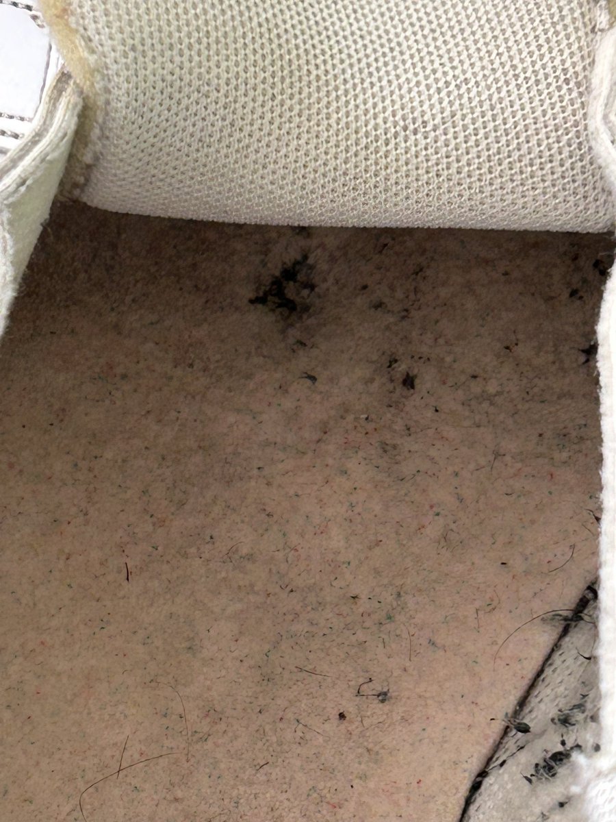 Yusufbitik2's tweet photo. @adidas Ayakkabıda çökme vardi alt tabandan iki defa inceleme gönderildi ama demek iyi bakamamişlar interspot mağazasindan bu konu hakkında yardım istiyorum https://t.co/6AF7JtDfHX