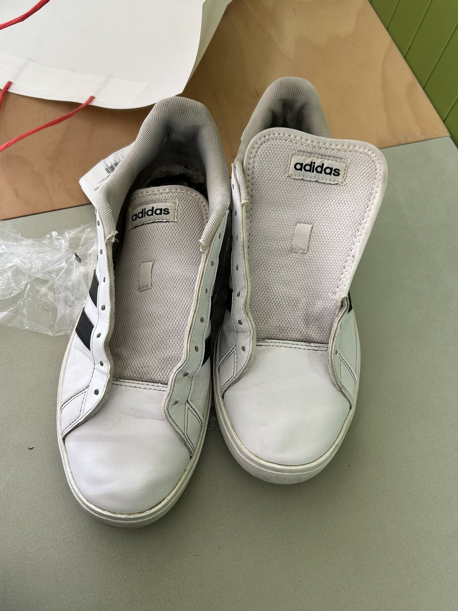 Yusufbitik2's tweet photo. @adidas Ayakkabıda çökme vardi alt tabandan iki defa inceleme gönderildi ama demek iyi bakamamişlar interspot mağazasindan bu konu hakkında yardım istiyorum https://t.co/6AF7JtDfHX