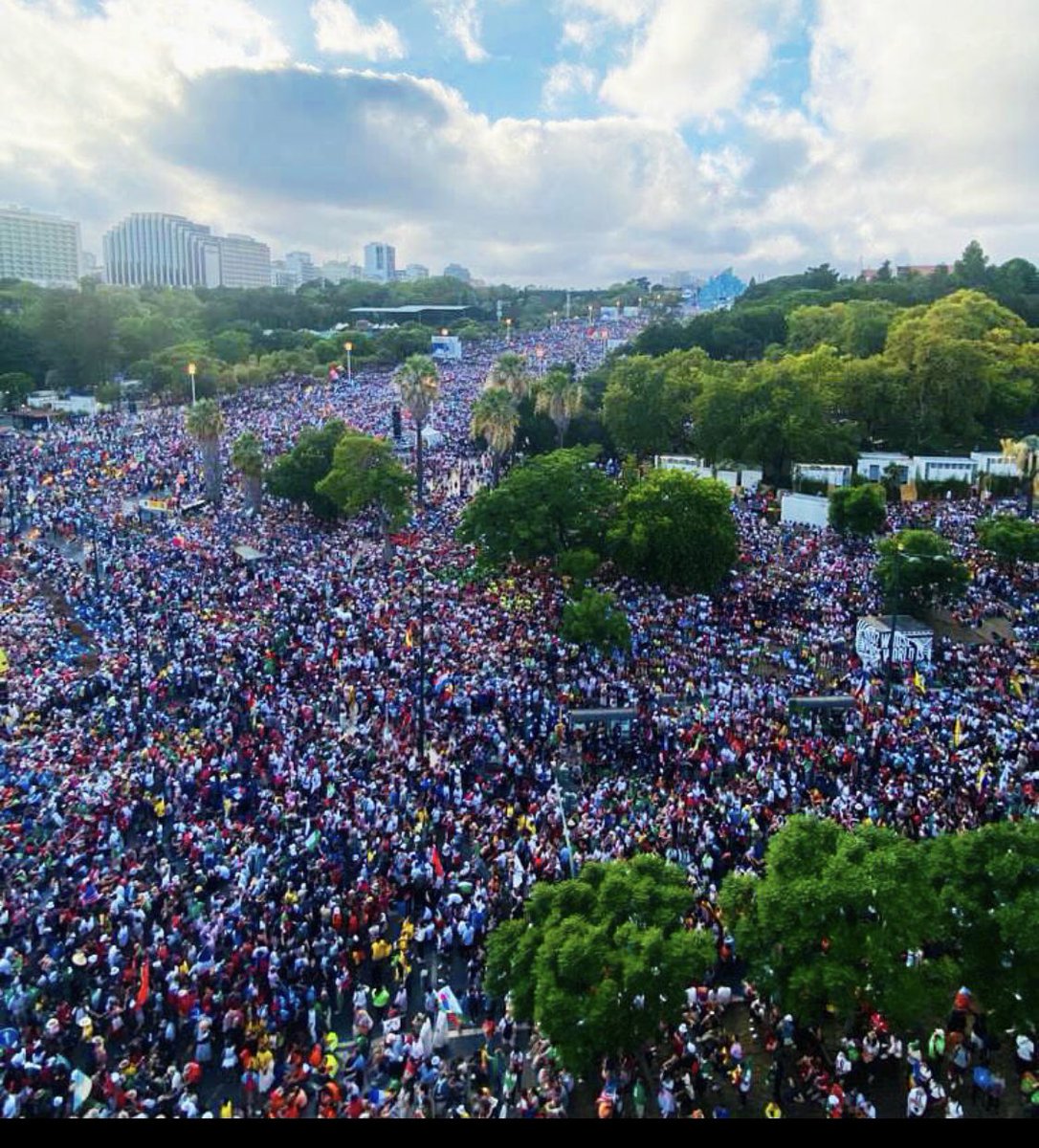 Over 2,000,000 young happy people celebrating their faith in #Lisbon for #WYD2023 (not one arrest has been made). 🙏🏻🙏🏻🙏🏻🙏🏻