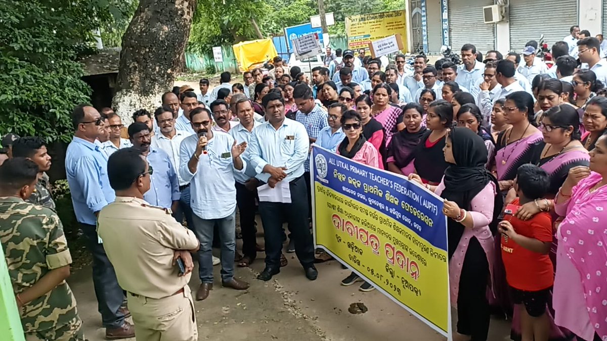 tirupati_meher's tweet photo. #Abolishcontractactual system for junior teacher #4200grade pay https://t.co/kFJhH3iRL6