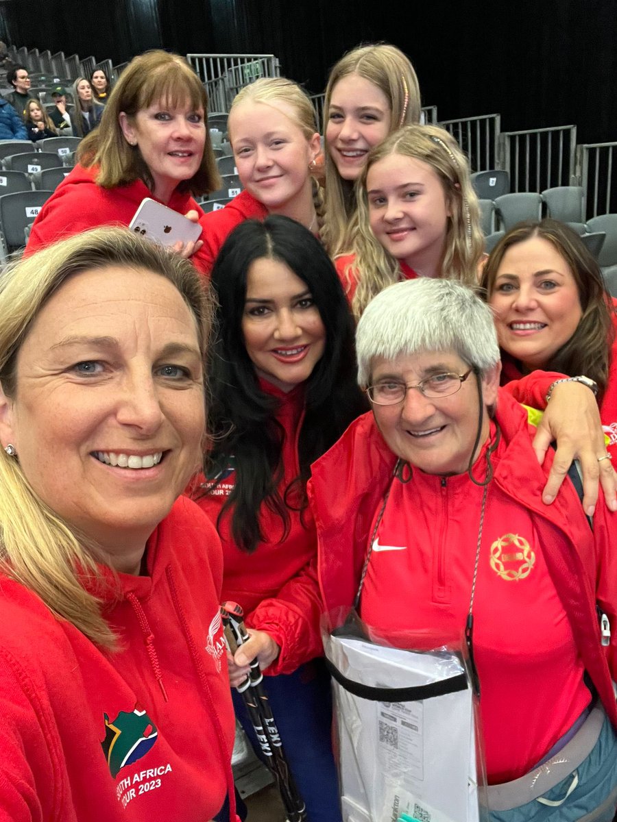 OldhamNetball's tweet photo. Aww the legend that is Miss Edwards 🌹❤️💙🇿🇦 #ONConTour #SA #ENGvNZL #nwc2023 https://t.co/pELpSyOp0M