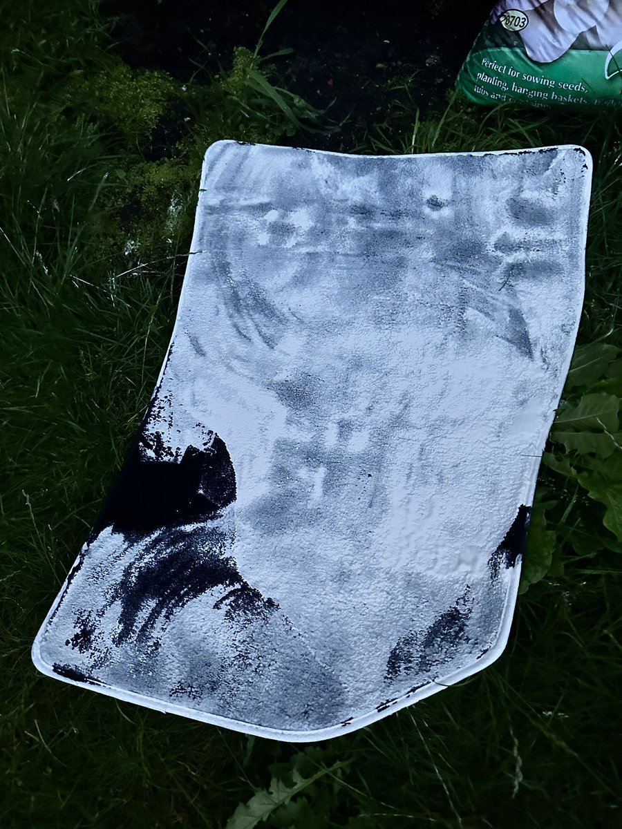 Sean30630449's tweet photo. @Homebase_help bought a brand new, unopened 2.5L tin of paint yesterday. It didn't even make it home and has wrecked my car. Absolutely disgusted and going to cost me fortune to valet my car and buy a new mat. Clearly wasn't new. https://t.co/77oh0BQCii