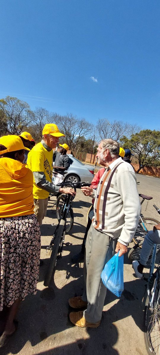 BulawayoCentral's tweet photo. @DavidColtart out on the streets today campaigning for Ward 4 Councillor, Bulawayo
#VoteDavidColtart
#VoteShepherdSithole
#VoteSurrenderKapoikilu
#VoteNelsonChamisa
@surrenderkapoik @shepoh1 @alwinshop10 @sarahcronje https://t.co/BtsA6UtR9c