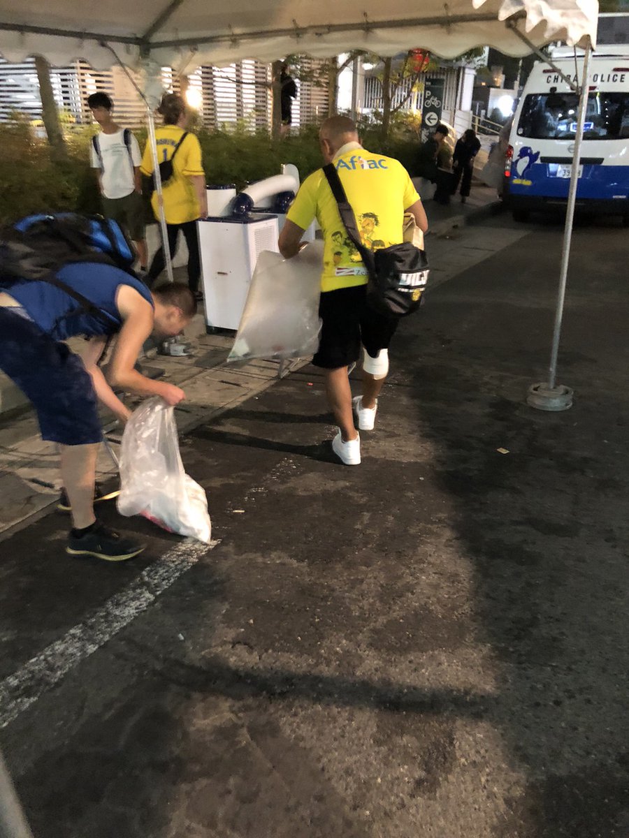 marugomi_kasiwa's tweet image. 7月30日(日)　柏まつり　２日目
柏まつり終了後

#柏市西口商店会 皆様　
#柏レイソルのサポーター の皆様
軟式野球 #KFBC の皆様
#まるごみかしわ
#桜田しんたろう　さん
皆さんのご協力で
柏市西口商店会をごみ拾い

#柏まつり2023