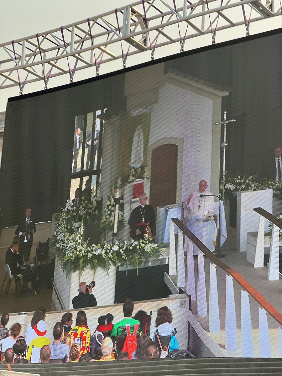 🤲“Nuestra señora Apurada”. Así es como es la Virgen, como una #madre que acompaña y que acoge a sus hijos, a toda la #Iglesia

🙏🏻Y aquí en #Fátima lo hizo de una manera especial “para ablandar el corazón de los incrédulos” 

#JMJ2023Lisboa #JMJenCOPE 
#JMJenTRECE