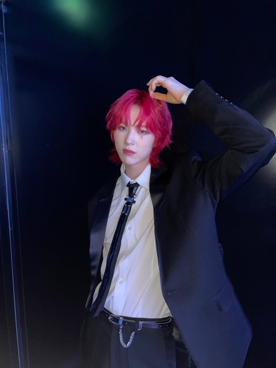 NINE_i_Firstone's tweet image. [#주형]

수트주형 왔습니다🐯

#NINEi #나인아이
#NEW_MIND #Turn_it_off
#NINEi_Turn_it_off