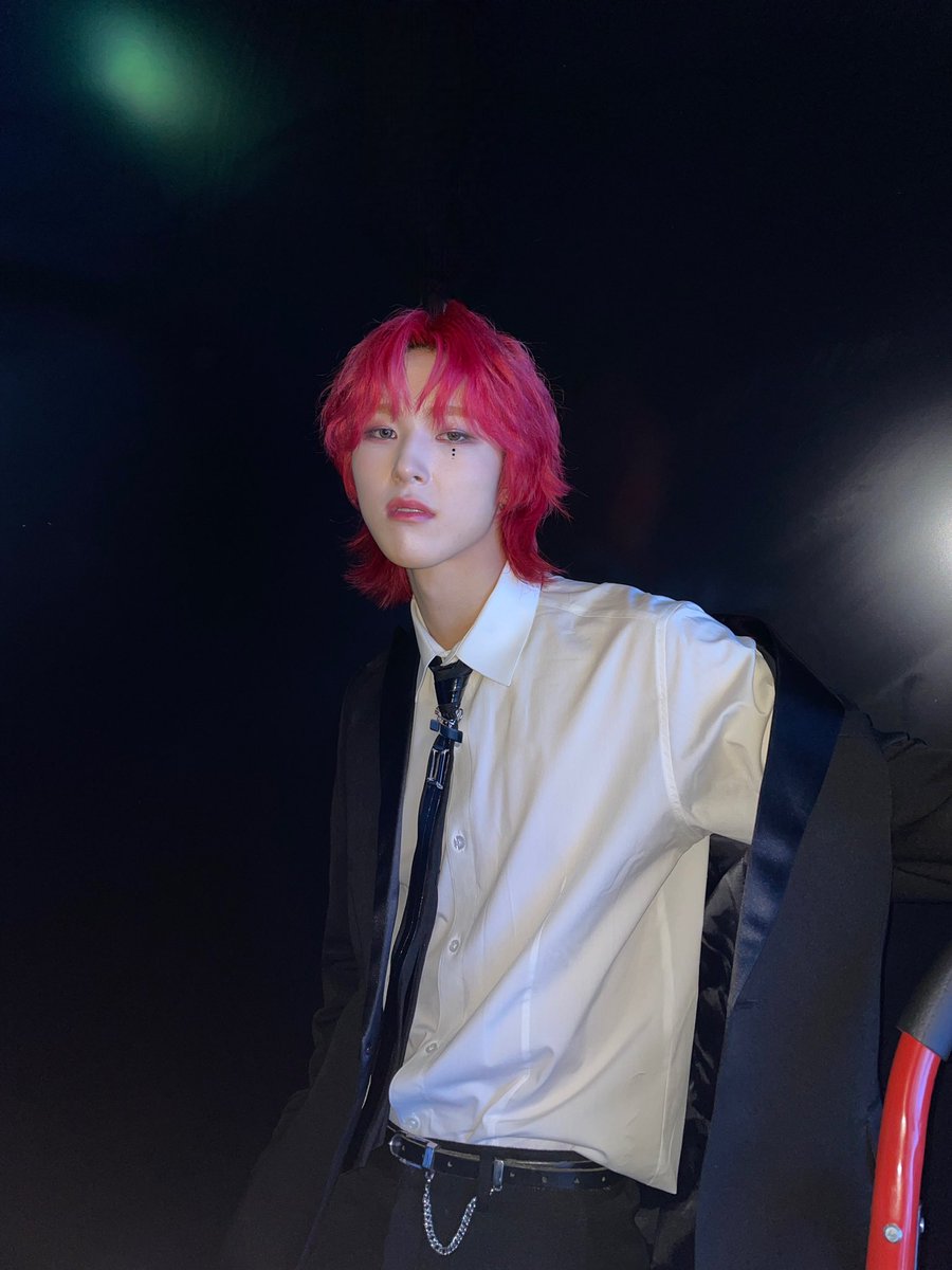 NINE_i_Firstone's tweet image. [#주형]

수트주형 왔습니다🐯

#NINEi #나인아이
#NEW_MIND #Turn_it_off
#NINEi_Turn_it_off