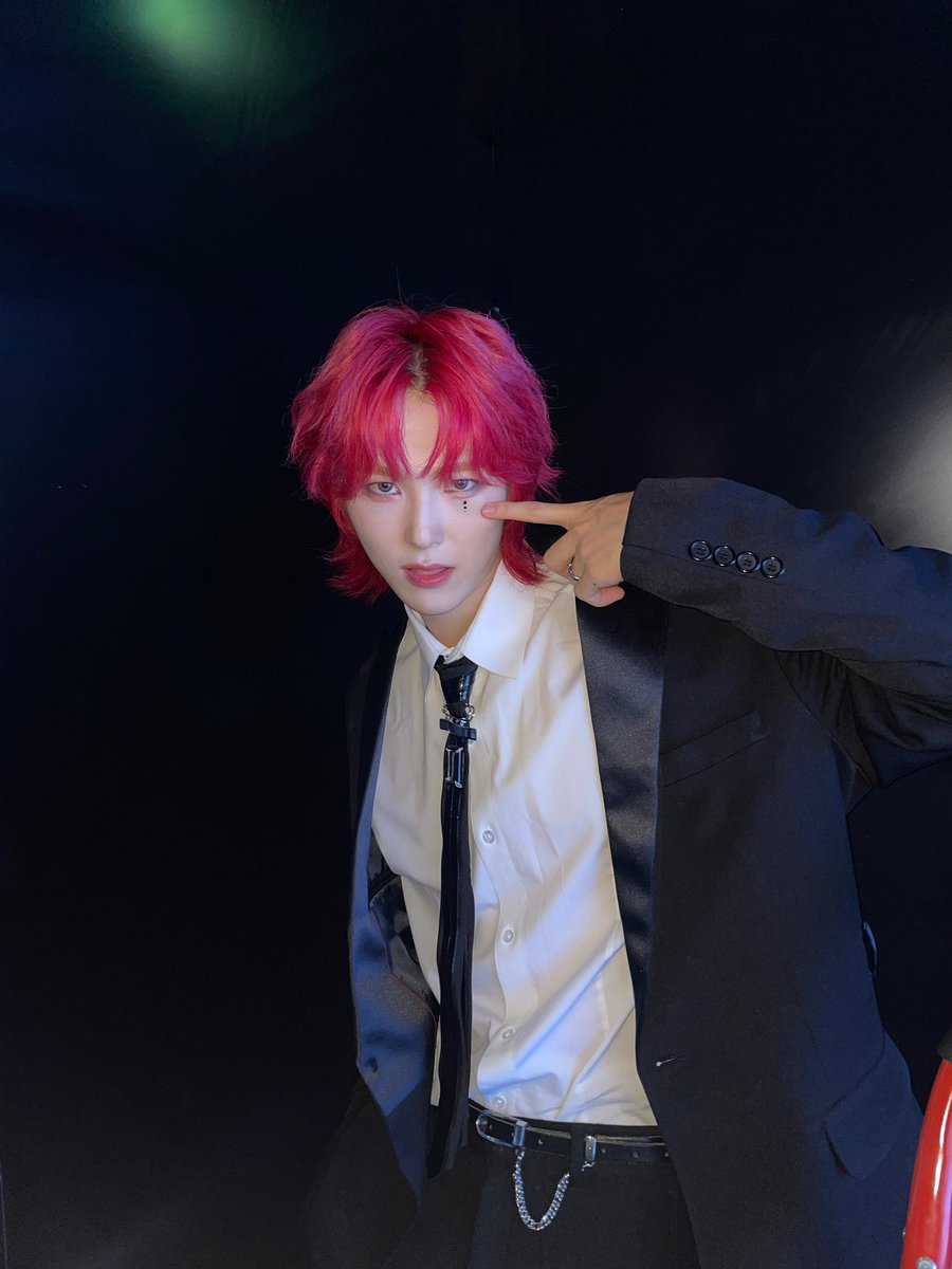 NINE_i_Firstone's tweet image. [#주형]

수트주형 왔습니다🐯

#NINEi #나인아이
#NEW_MIND #Turn_it_off
#NINEi_Turn_it_off