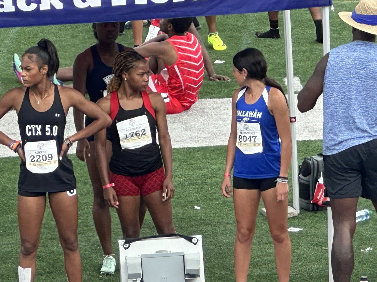 Rh1ana_Johnson's tweet photo. Had an amazing experience this past week at Junior Olympics. My team performed there best and I’m just proud and blessed to make it this far, hopefully we see you again Junior Olympics!!!  #400 #relay #fourbyfour #trackandfield #JuniorOlympics https://t.co/QdPCXY28BP