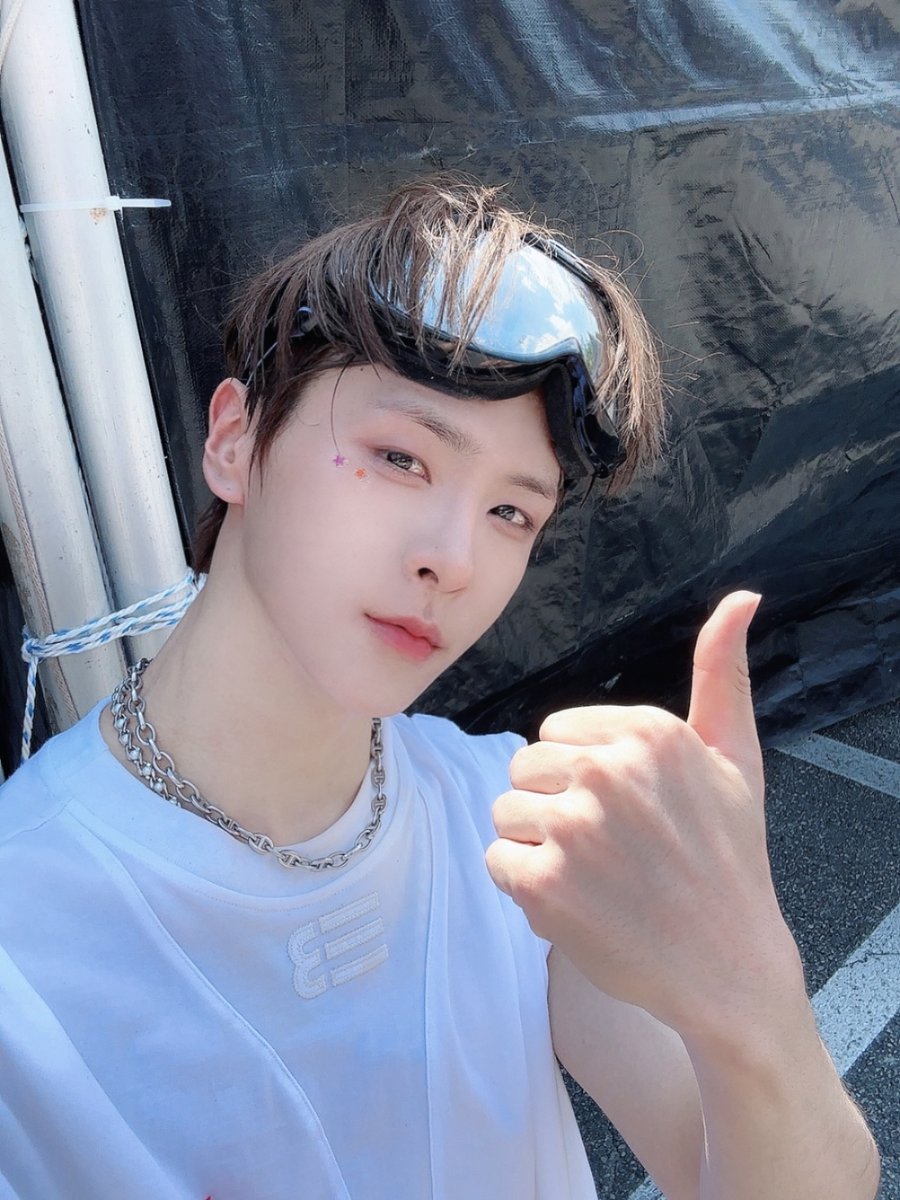 BAE173_member's tweet photo. [유준]

앗뜨거~~~

#BAE173 #비에이이173
#YOOJUN https://t.co/D7swInKPeL