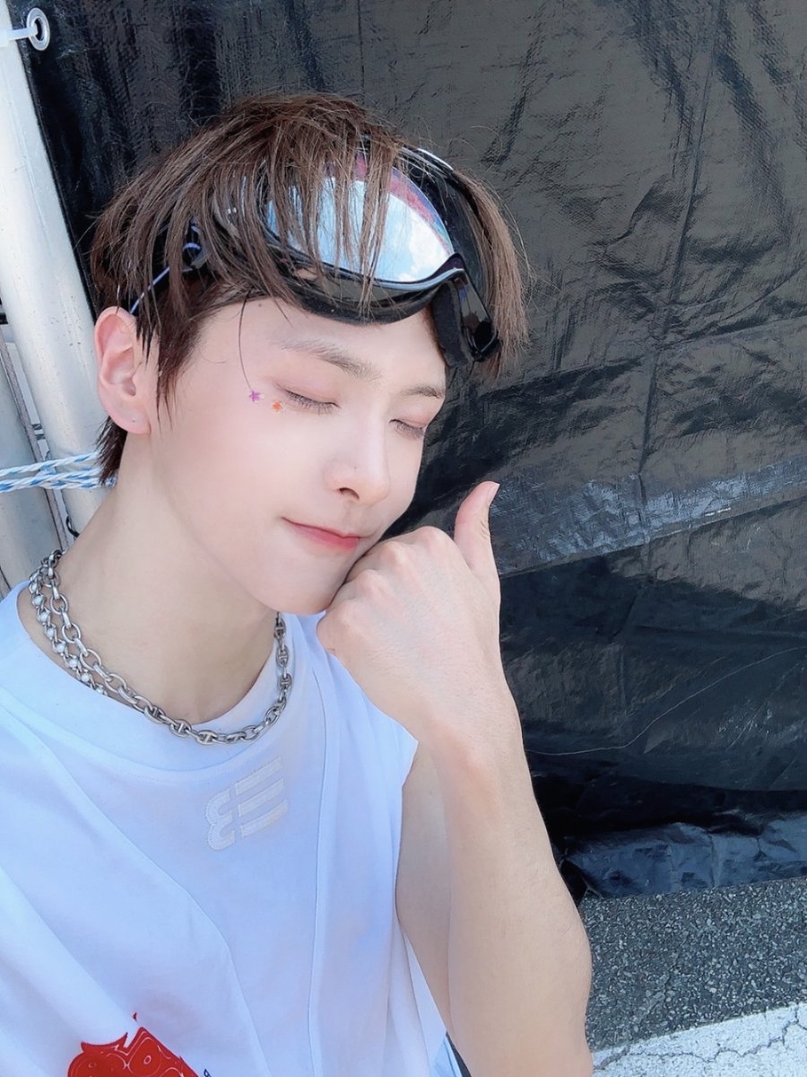 BAE173_member's tweet photo. [유준]

앗뜨거~~~

#BAE173 #비에이이173
#YOOJUN https://t.co/D7swInKPeL