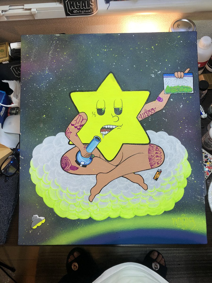 kcals_original's tweet photo. 大気圏突破しちゃった飛び過ぎ星くん⭐️ https://t.co/gNyepwMLcS