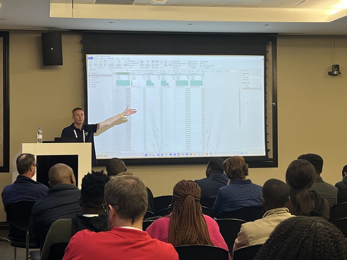 ThatTechieGirl's tweet image. Sven Vosse telling us Power Query Tips &amp;amp; Tricks at #DataSaturdays 

#ThatTechieGirl @datasaturdays