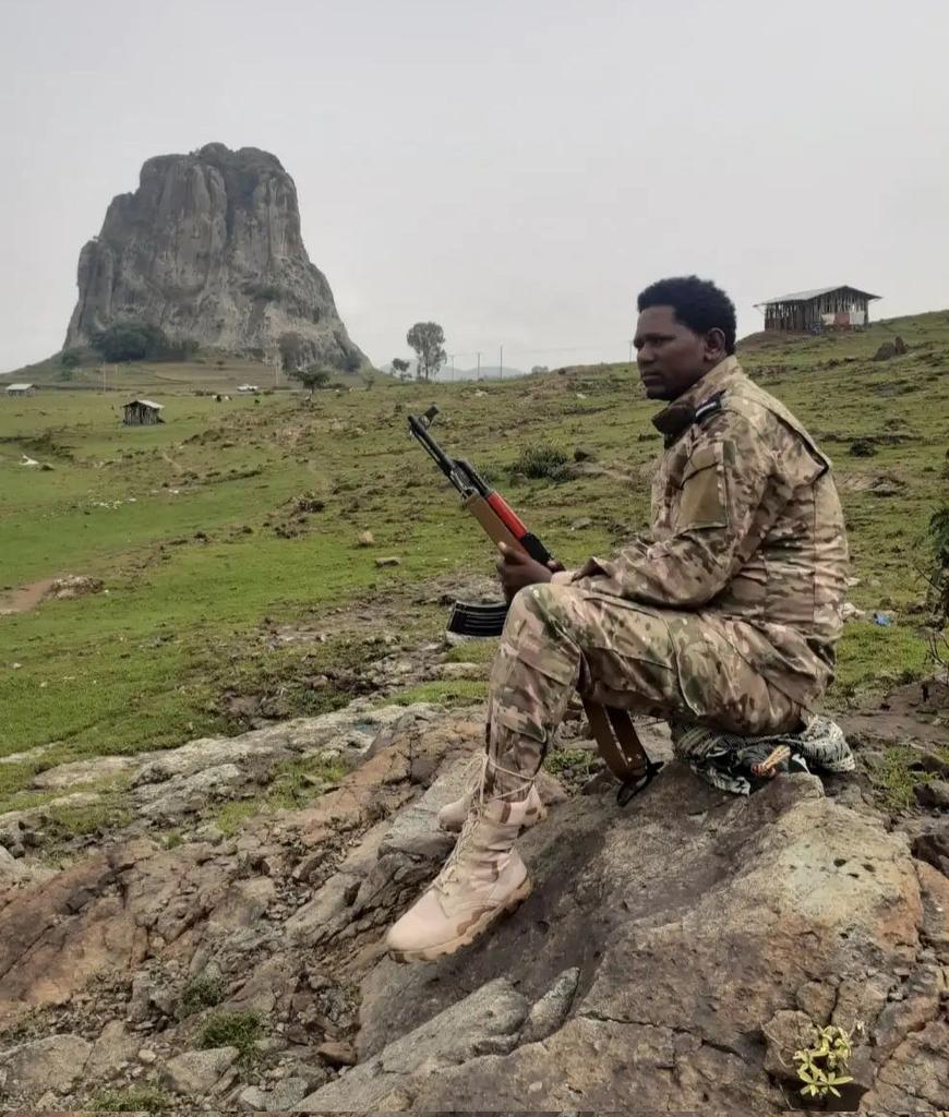 TadeleTibebut's tweet photo. ሻለቃ ጌታሁን መኮነን የሰሜን አቸፈር ወረዳ መቀመጫ የሆነችውን ሊበን ከተማን ተቆጣጠረ። ሻለቃ ጌታሁን የሚመራው "አያሌው ብርጌድ" በአሁኑ ሰዓት በሊበን ከተማ የፋኖ ኮማንድ ፖስት ተቋቁሟል። ለተጨማሪ   መረጃ ቴሌግራም👇
https://t.co/99Xc9ehuBw https://t.co/y5X7vzYlJ1