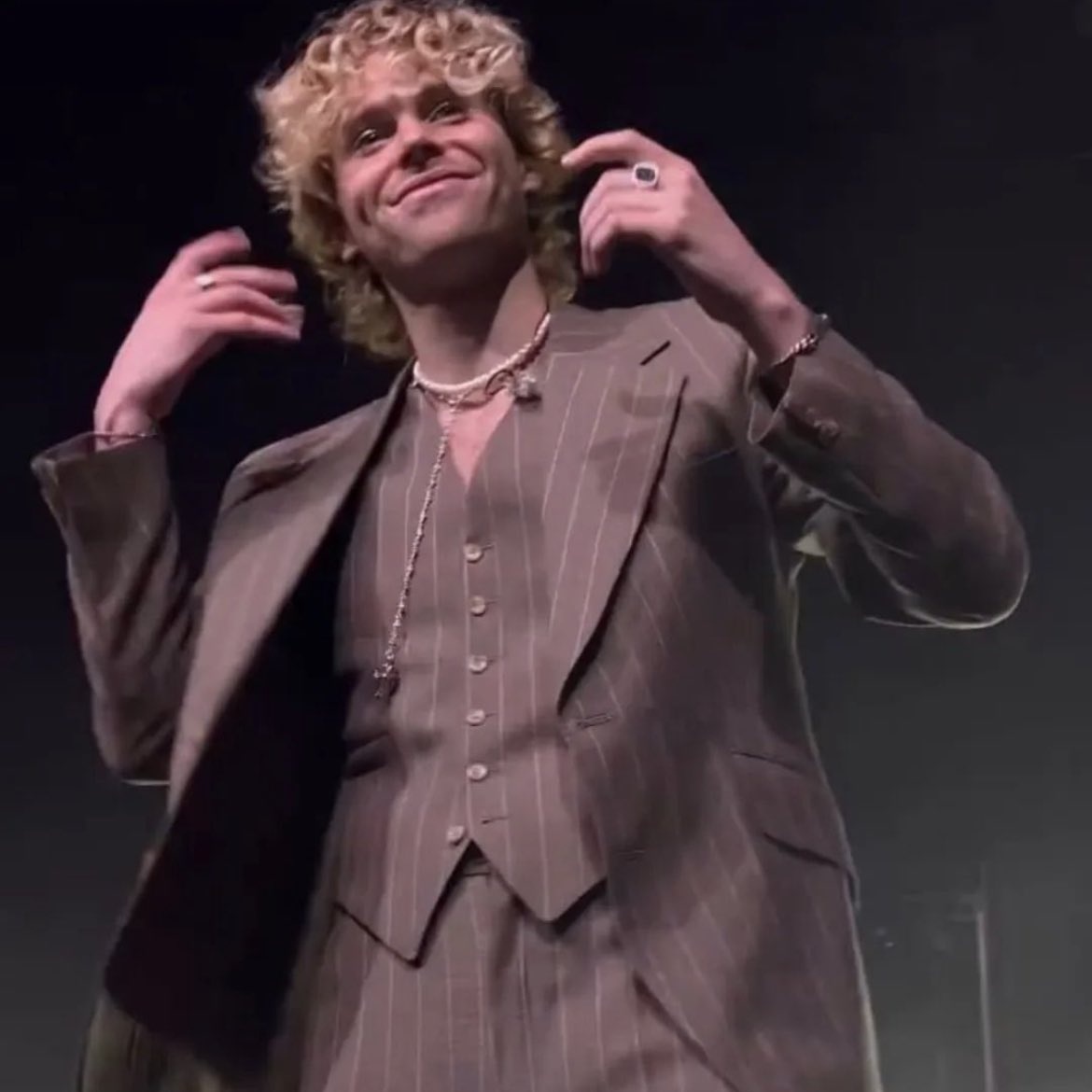 Margot Robbie (#Barbie) reveals to Vogue that her top listened song so far this year is “Motion” by Luke Hemmings:

“I’ve been obsessed with this song since it came out, it helped shaping Barbie. Luke Hemmings is truly genius, I’m a huge fan.”